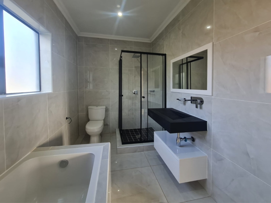 To Let 4 Bedroom Property for Rent in Melodie North West